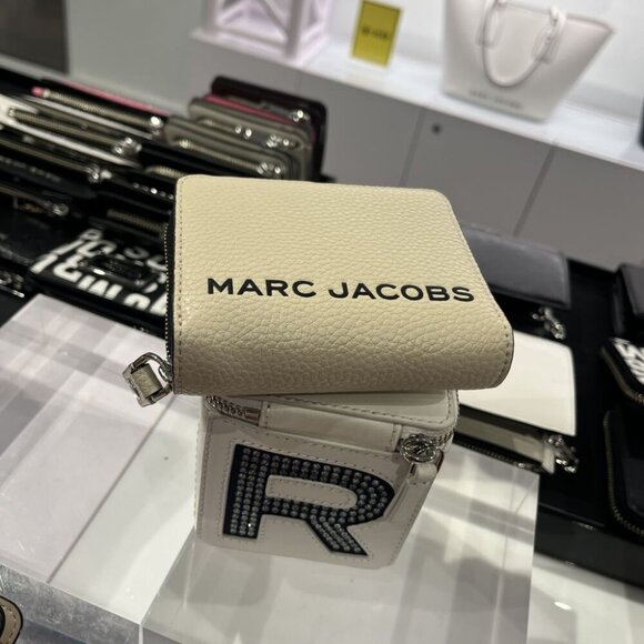 NWT Marc Jacobs Leather Bifold wallet 4S5SMP078S01 MARSHMALLOW - Picture 4 of 11